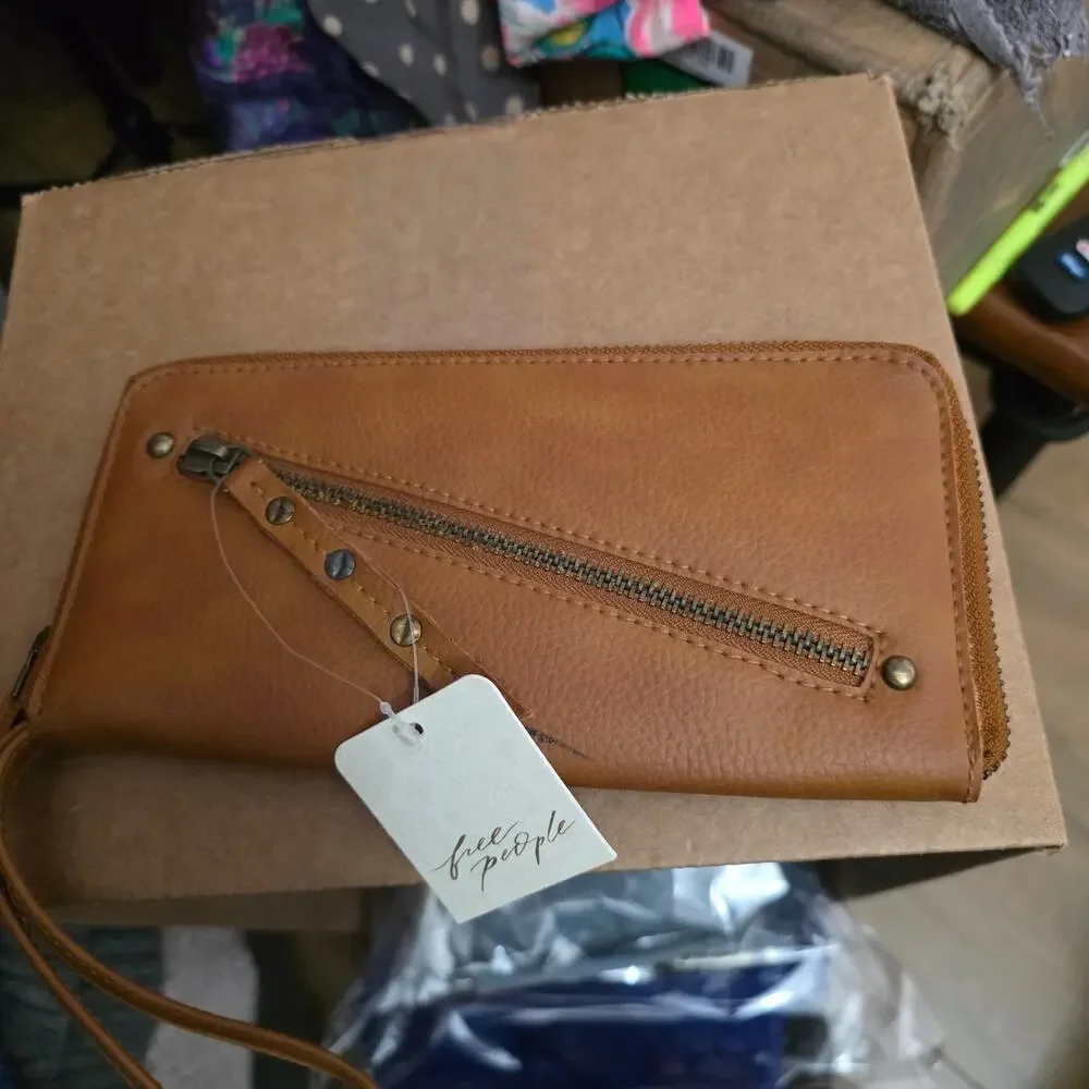 Free People Vegan Leather Wallet Wristlet Brown‎ Zip Around NWT
